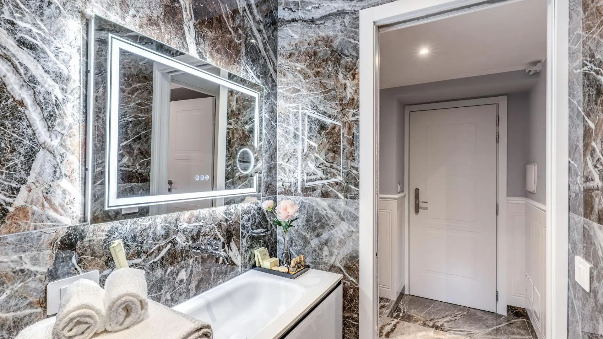 Spanish Steps Oasis Suite Ρώμη
